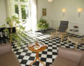Lesezimmer mit Gartenblick
