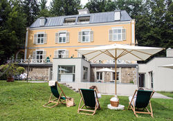 Villa Gleichenberg mit Schwimmbad und Liegewiese